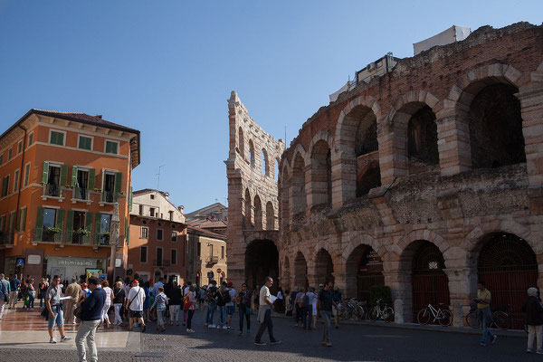 24.09. Verona - Fast 400 Jahre erfreuten Gladiatorenkämpfe in der im 1. Jh. n. Chr. errichteten Arena die Massen. 