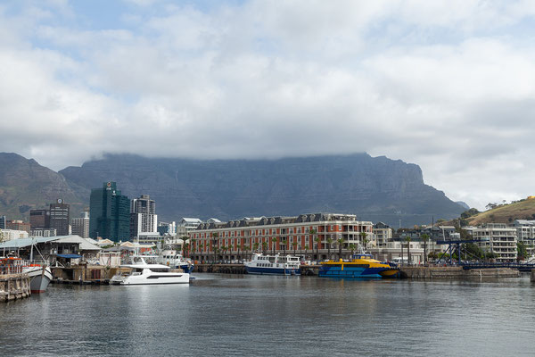 13.10. V & A Waterfront: der Blick auf den Tafelberg ist immer wieder beeindruckend.