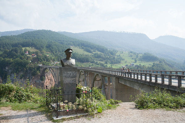 12.9. Die Đurđevića-Tara-Brücke wurde 1941 eröffnet.