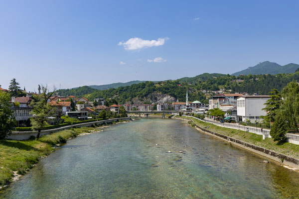 Wir kaufen in Konjic Tickets für den Besuch des Tito Bunkers morgen ...