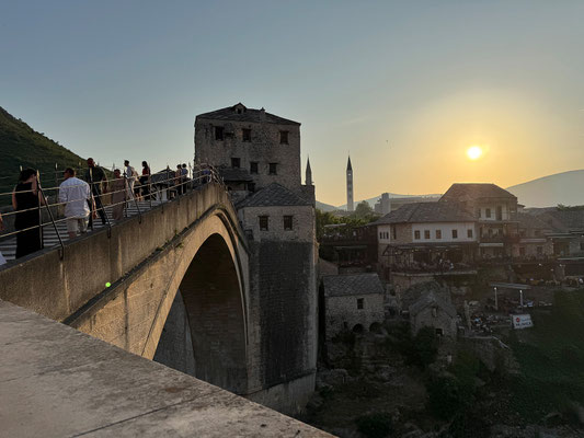 Im Abendlicht strahlt die Stari most besonders schön.
