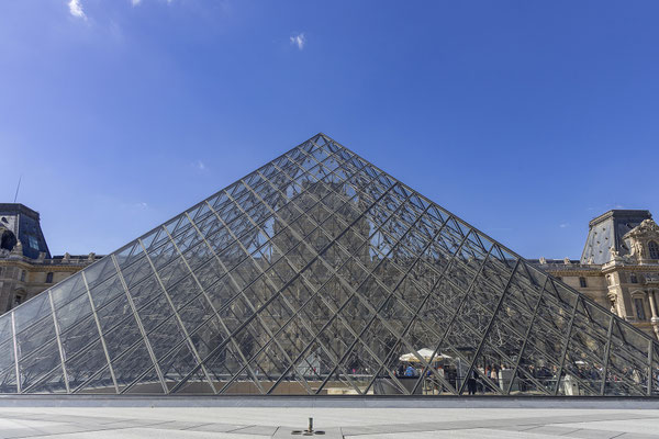 Pyramide du Louvre