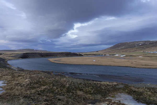 Unser erstes Ziel heute sind die Hraunfossar, natürlich wollen wir diese auch bei Tageslicht sehen.