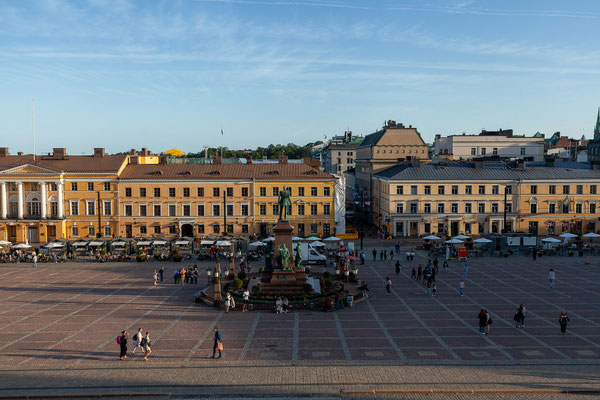 12.08. Blick vom Dom auf den Senatsplatz