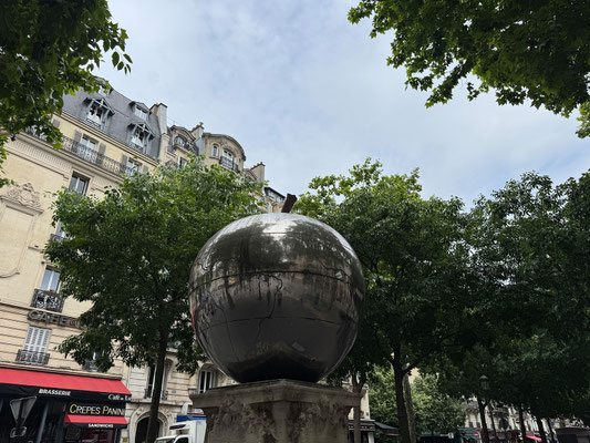 Die Métro bringt uns an den Fuß des Montmartre.