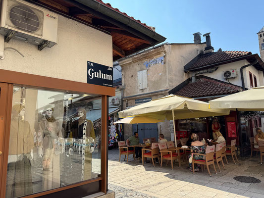 Wir spazieren durch den schönen Bazar Baščaršija.