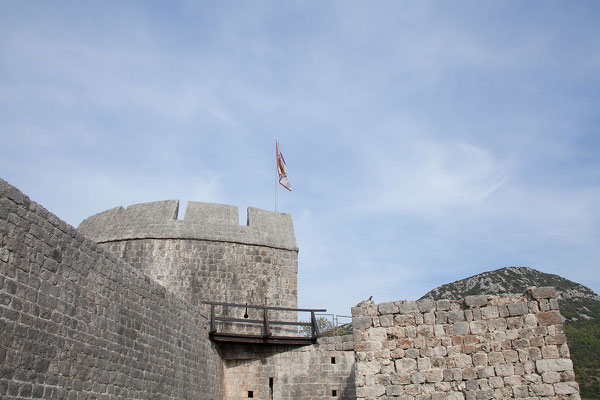 4.9. Bereits 1336 begann man mit dem Bau der 5,5 km langen Mauer von Ston. 