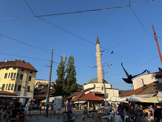 Der Platz um den Sebilj Brunnen ist das belebte Zentrum der Baščaršija. 