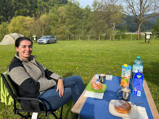 01.05. Camping Loka, Ljubno ob Savinj: Frühstück