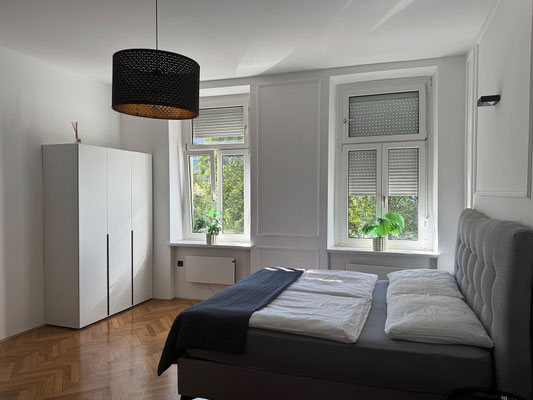 Wir fahren vom Parkplatz die wenigen Meter zur Unterkunft und beziehen unser schönes Apartment!