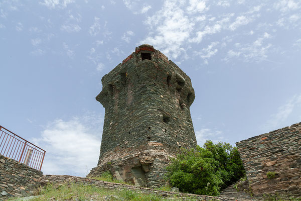 29.05. Der 4eckige Turm von Nonza ist kein Genusenturm; er stammt wie die anderen eckigen Türme auf der Insel aus den 120 Jahren der vorausgehenden pisanischen Besetzung. 