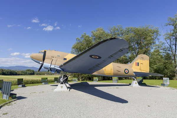 Ein Stückchen weiter sehen wir uns die Douglas C 47 Dakota aus dem 2. Weltkrieg an.