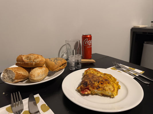 Als Abendessen gibt's Omelette.