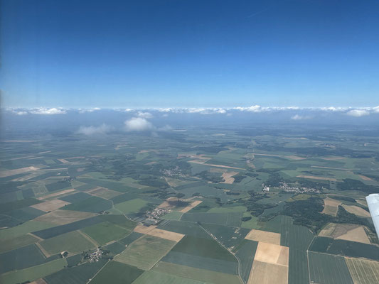 Am 22.5. fliegen wir von Graz über Wien nach Paris.