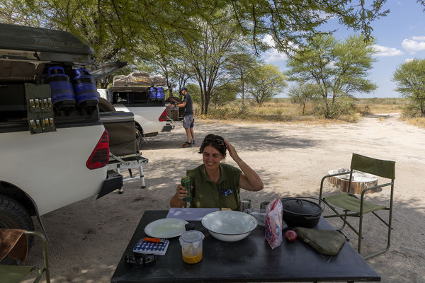 15.03. Heute übernachten wir auf Sunday Pan 02 (CKSUN02). Wir freuen uns wieder hier zu sein und kochen Rindersteaks und Damper.