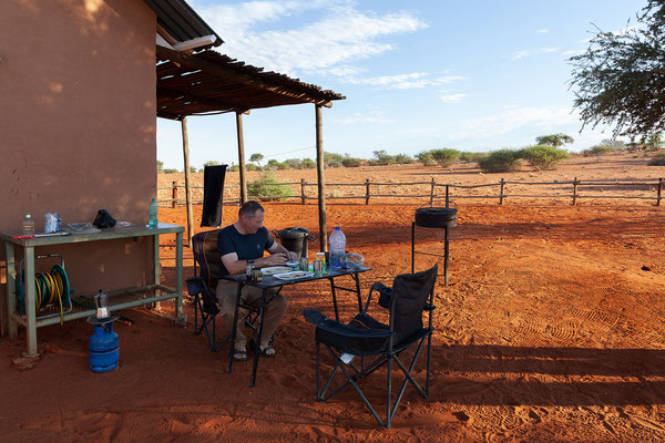 21.02. Bagatelle Kalahari Game Ranch/Campsite Nr. 3: Frühstück