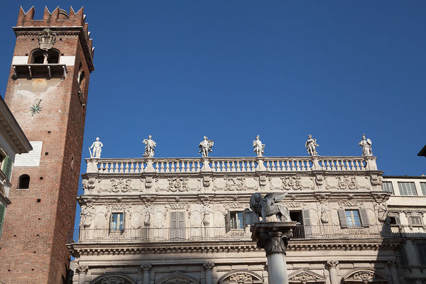 24.09. Verona - die Piazza delle Erbe war der zentrale Platz des altrömischen Verona