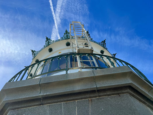 Heute wird der Phare d'Eckmühl vollautomatisch betrieben, die letzten beiden Leuchtturmwärter haben ihren Dienst am 19. Oktober 2007 quittiert, zwei Tage nach dem 110-jährigen Bestehen des Turms.