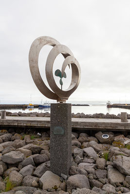 01.08. In Sandgerði spazieren wir durch den netten Hafen. 