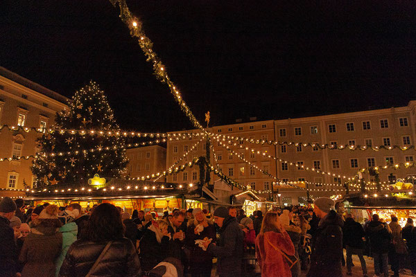 Weihnachtsmarkt am Dom- und Residenzplatz