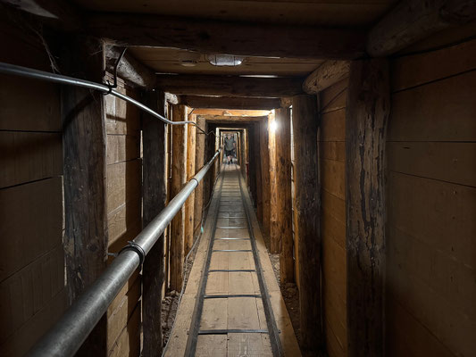Der Tunnel ermöglichte es Nahrungsmittel, Kriegsvoprräte und humanitäre Hilfe in die Stadt zu transportieren.  