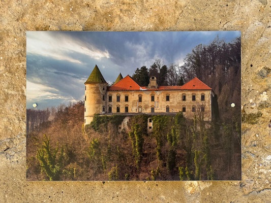 Außen strahlt die Burg bereits in neuem Glanz, die Innenrenovierung ist noch im Gang.