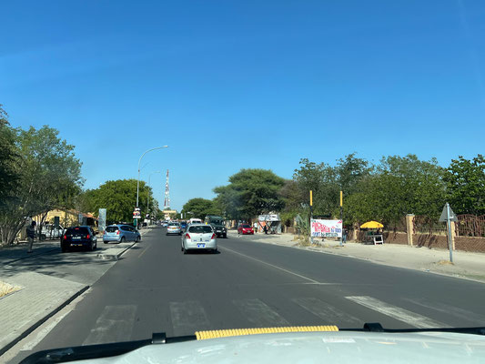 18.03. Nach dem Frühstück fahren wir wieder nach Maun, noch mehr Shopping ist angesagt.