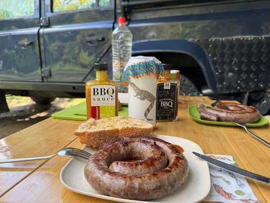 Bald nach der Ankunft werfen wir den Grill an!