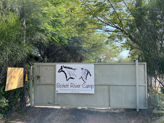 16.03. Gegen 13:00 sind wir dann im Boteti River Camp in Khumaga.