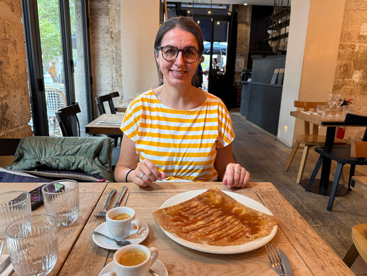 Als Nachtisch gibt es Crêpe caramel.