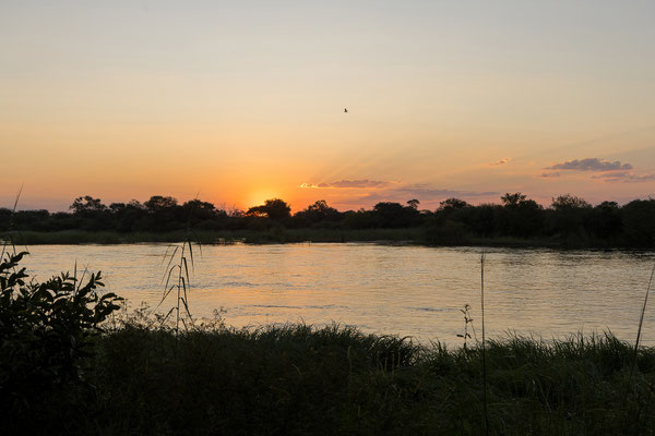 22.03. Gegen 10:00 sind wir retour in der Nunda Lodge, gerade rechtzeitig um den Sonnenuntergang auf unserer Campsite zu erleben.