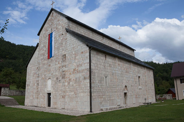 10.9. Das Kloster Piva wurde vor der Entstehung des Stausees Stück für Stück abgetragen und an seinen heutigen Standort transferiert, da es sonst den Fluten zum Opfer gefallen wäre. 