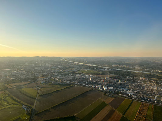 11.08. Im schönsten Abendlicht heben wir pünktlich in Wien ab ...