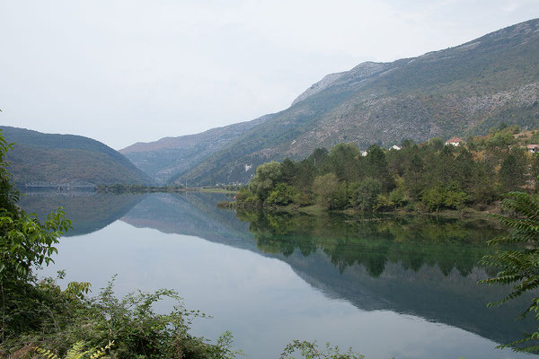 5.9. Wir folgen dem Verlauf der Trebišnjica, dem längsten Karstfluss Europas, in Richtung Montenegro. 