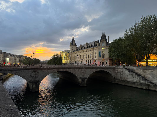 Petit Pont Cardinal Lustiger & Préfecture de Police