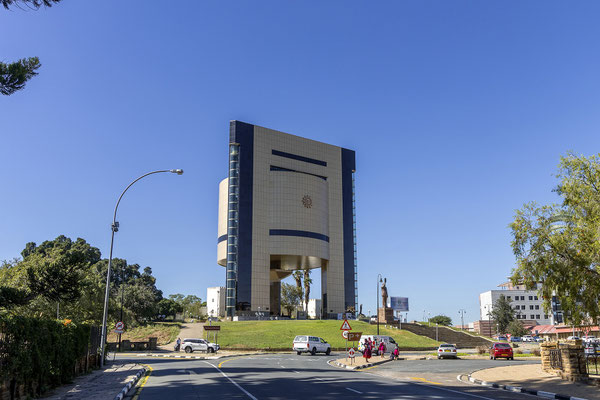 28.03. Stadtrundfahrt Windhoek: Independence Museum