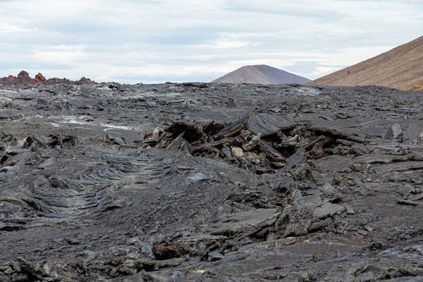 28.07.  Wir wandern das Lavafeld entlang retour.