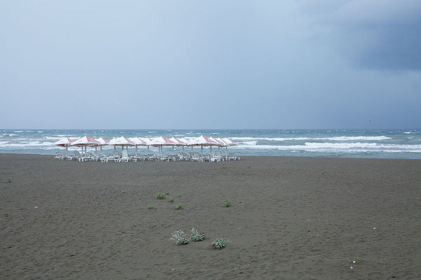 17.9. Bei Ulcinj übernachten wir am Camping Safari Beach. Die Velika Plaža ist mit 12km der längste Sandstrand der Adria. 