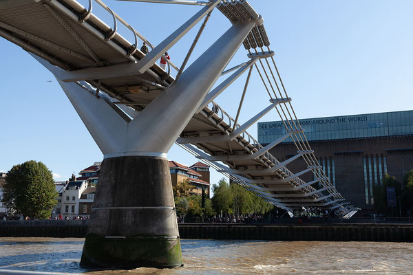 13.09. Bootsfahrt auf der Themse: Millenium Bridge
