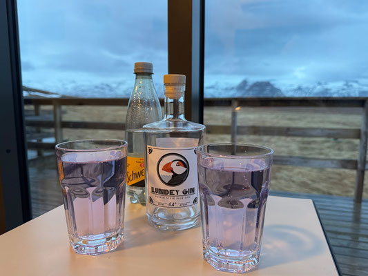 Wir lassen den tollen Tag mit Gin & Tonic ausklingen. Der Gin ist jetzt auch leer ...