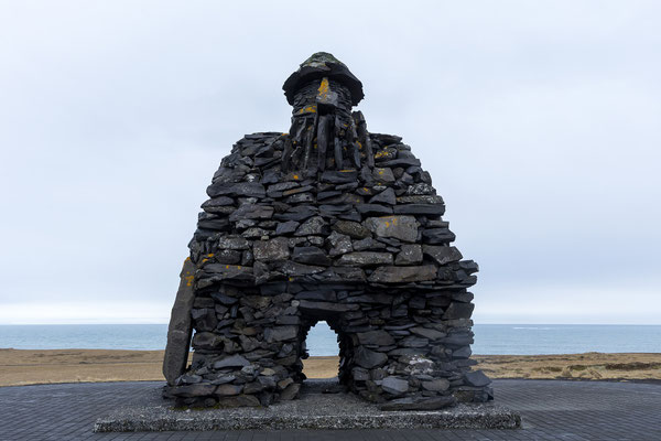Arnarstapi: Statue von Bárður Snæfellsás, einem der ersten Siedler im Gebiet des Snæfellsjökull  