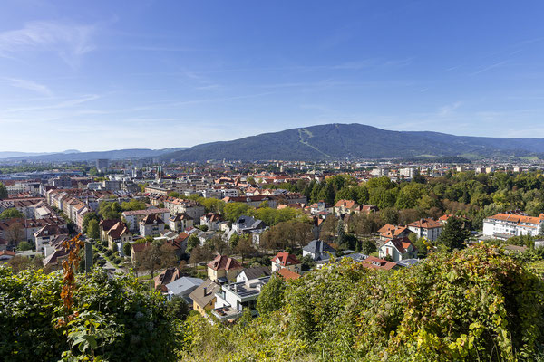 Piramida Hügel - Blick auf die Stadt
