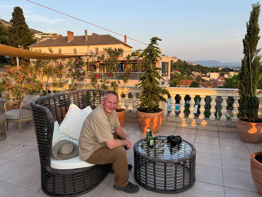 Sundowner auf der Dachterrasse des Shangri La Mansion