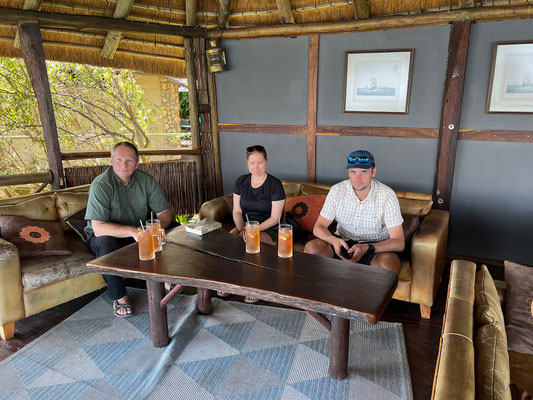 21.03. Auch die Rock Shandies der Nunda River Lodge wollen getestet werden.