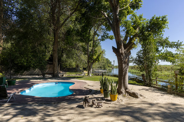 18.03. Gegen 17:30 sind wir im Swamp Stop in Sepupa, wir erreichen also den Panhandle des Okawango Deltas.