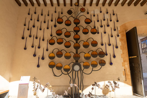 10.05. Wir werfen nur einen Blick in den Innenhof des Museu Diocesà.