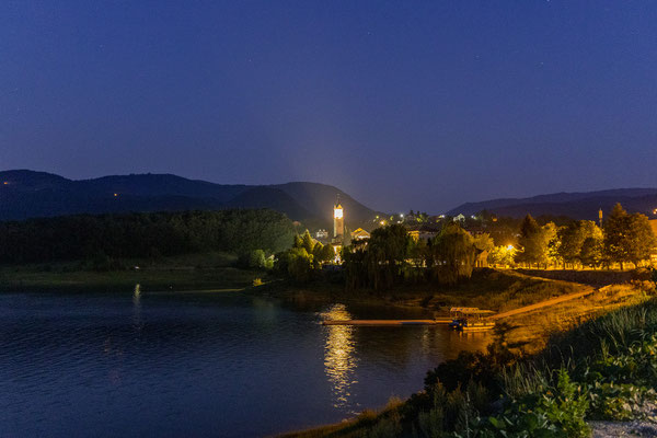 In der Nacht wird das Kloster hübsch beleuchet.
