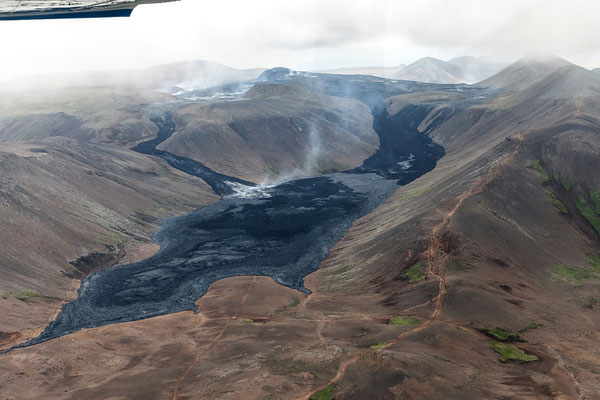 02.08.  Mýflug Air - Volcanic Flight - Blick auf unsere Wanderstrecke den Langihryggur entlang