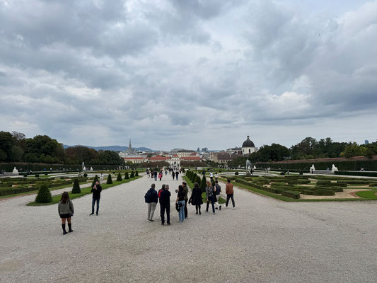 Zuerst spaziere ich durch den schönen Schlosspark zwischen Oberem und Unterem Belvedere.