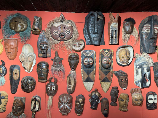 Die Sammlung, die der tschechische akademische Bildhauer František Foit während seiner Reisen durch Afrika von 1947 bis 1971 sammelte ist ebenso zu sehen.